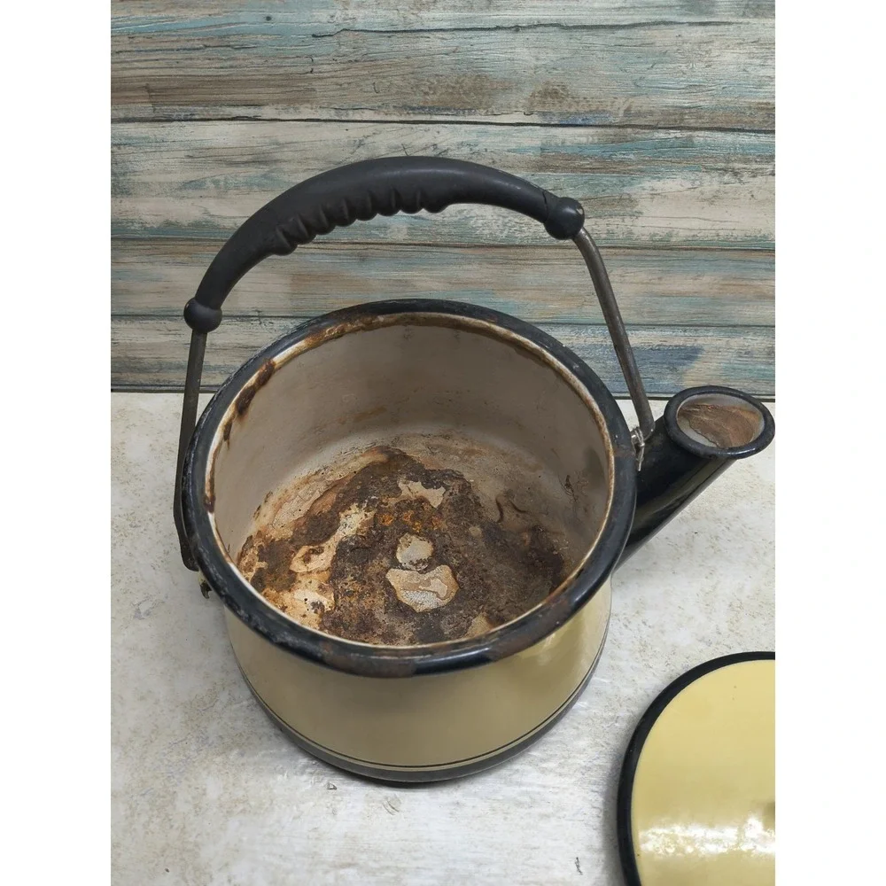VINTAGE‎ IVORY WITH BLACK TRIM ENAMELWARE KOOK TEA POT